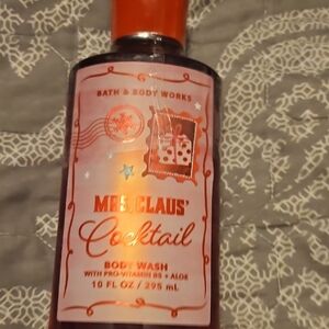 Bath & Body Works Mrs. Claus' Cocktail Body Wash - Festive Red